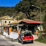 Galini Vines - Authentic Corfu Village Life Wifi Ac Ferienhaus Petáleia