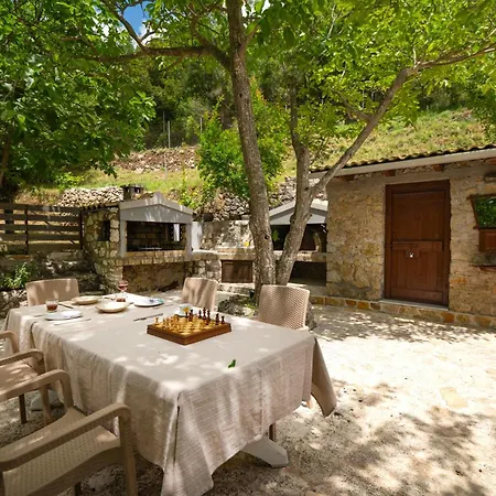 Galini Vines - Authentic Corfu Village Life Wifi Ac Vakantiehuis *